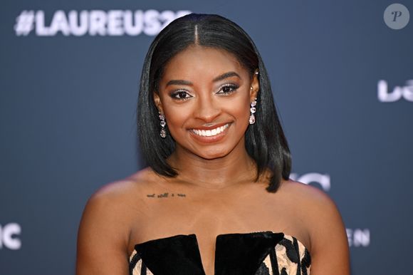 Simone Biles em evento público: além das conquistas na ginástica artística, a atleta americana lucra com campanhas publicitárias e parcerias com grandes marcas
