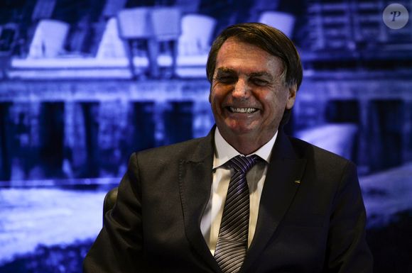 Jair Bolsonaro acertou quatro números e o trio saiu com a modesta quantia de R$ 216,76