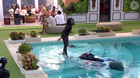 Leidy Elin jogou as roupas de Davi na piscina no BBB 24