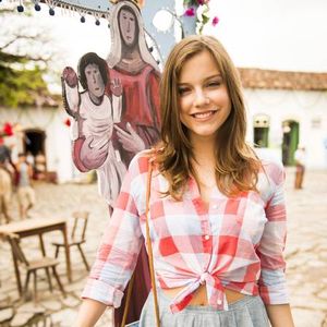 2014: Alice Wegmann fez uma participação na novela 'Em Família', com o visual bem parecido ao anterior