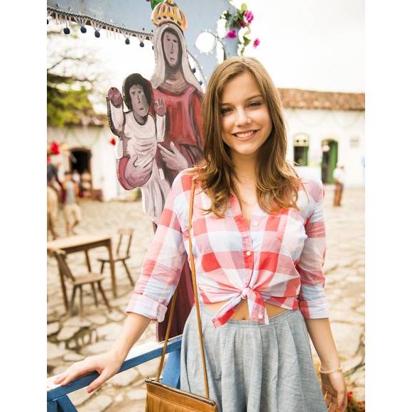 2014: Alice Wegmann fez uma participação na novela 'Em Família', com o visual bem parecido ao anterior
