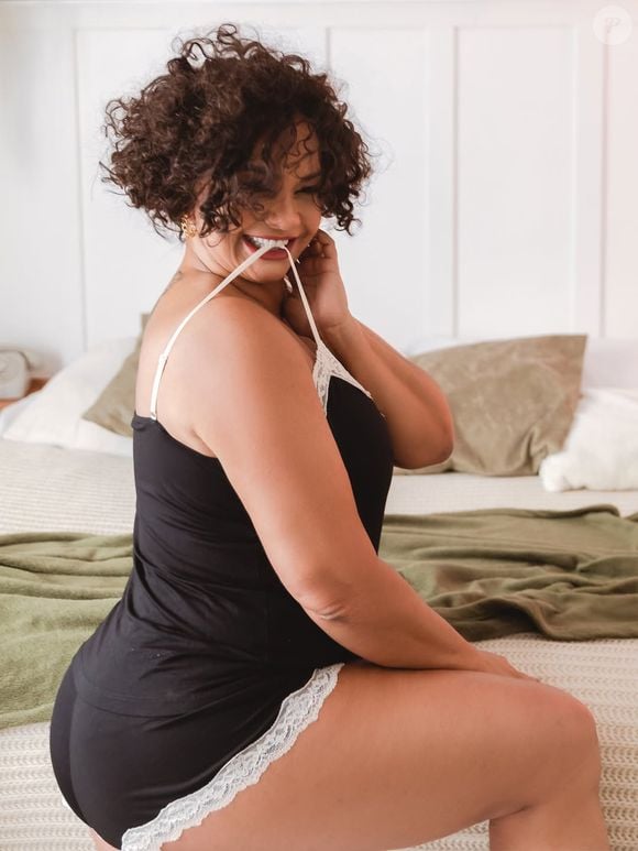 Após ensaio sensual, Solange Couto veio a público desmentir rumores de que entraria para plataforma de conteúdo adulto