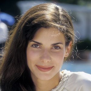 Olha Sandra Bullock mostrando sua beleza natural novamente! Atriz apostou em uma make básica e neutra