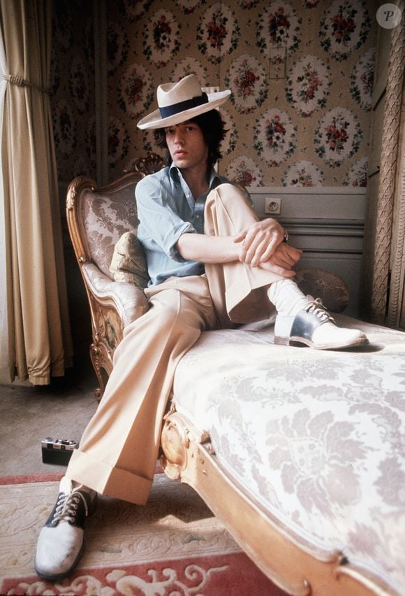 No interior da residência, Mick Jagger conta com um estúdio particular que usa para gravar alguns conteúdos, incluindo com os Rolling Stones