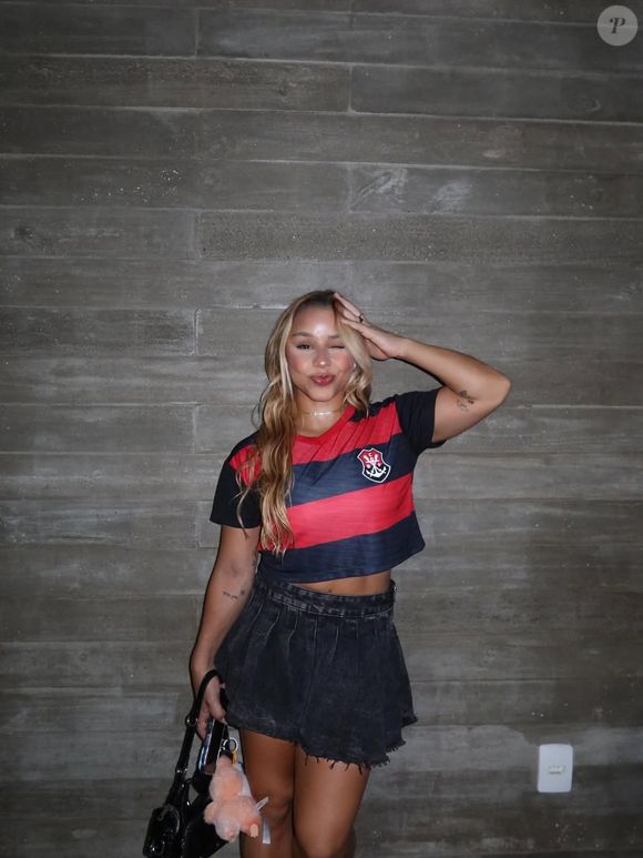 Léo Pereira e Flávia Saraiva foram para a casa do zagueiro do Flamengo após a festa na mansão de Jorge Carrascal no final de semana