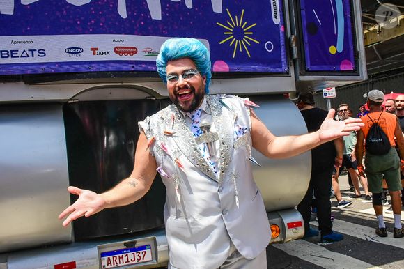 Carnaval 2025: Tiago Abravanel lembrou o avô Silvio Santos 6 meses após sua morte