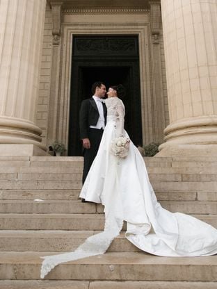 Mais de 640h de trabalho: o elegante e luxuoso vestido de noiva de Elisa Zarzur