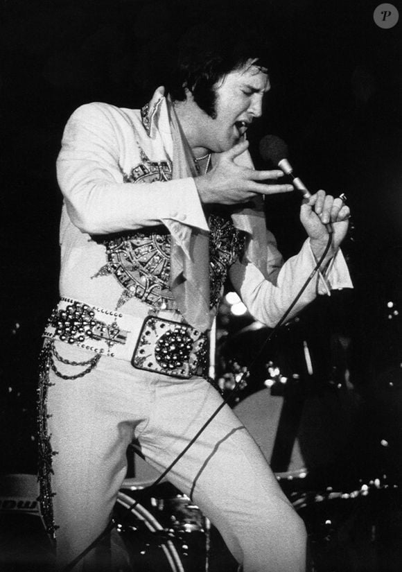 Com quase 160 kg e doenças graves, Elvis enfrentava declínio físico e psicológico em seus últimos meses de vida