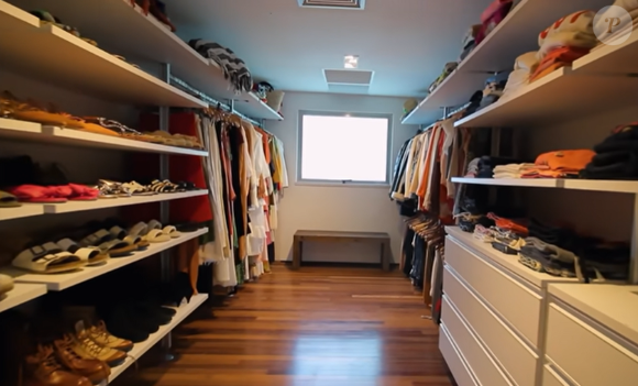 No livro 'A Mágica da Arrumação: A Arte Japonesa de Colocar Ordem na Sua Casa e na Sua Vida', a japonesa Marie Kondo elenca uma série de truques e conselhos para manter os ambientes em ordem