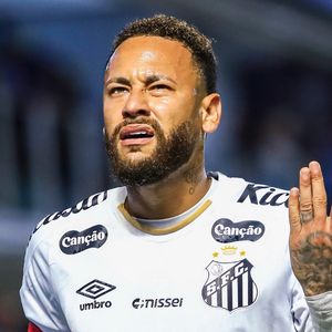Neymar minimiza polêmica com Thiago Mendes e garante que não existe rivalidade entre os jogadores