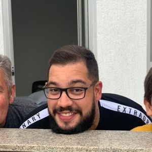 Pai de Henrique Bahia explicou que a família aceitou o acordo desigual pelo neto, que dependia do dinheiro