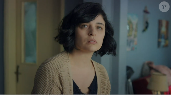 Mãe de Melek/Turna, Sule admite que quase entregou Zeynap na delegacia, mas mudou de ideia ao ser chamada de mãe pela filha, na novela 'Mãe', no capítulo de 26 de novembro de 2025, quarta-feira