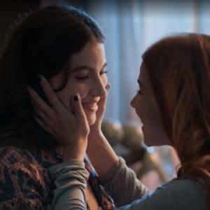 ‘Loquinha’ virou problema! Sucesso do casal em 'Três Graças' teria estremecido namoro de Alanis Guillen e gerado CLIMÃO nos bastidores