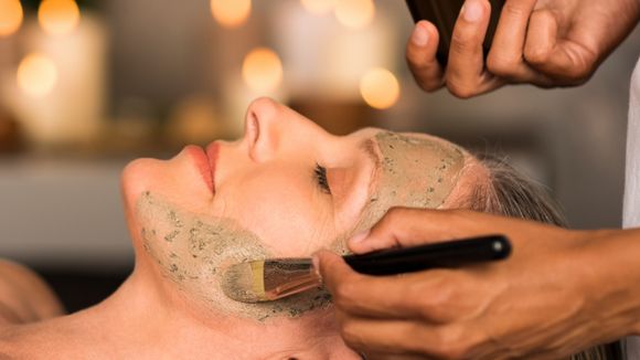 Esfoliar ou não a pele? Prática pode não ser inofensiva! Especialista revela opções de como renovar o tecido cutâneo