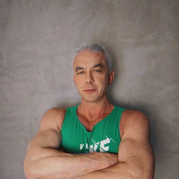 "Seremos muito felizes": Alexandre Correa faz promessa ao filho.