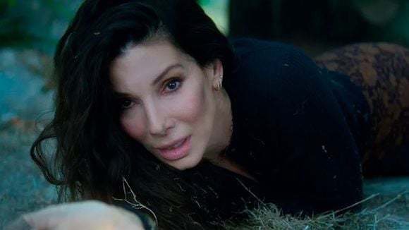 Iogurte grego, colágeno e salada mista com frango desfiado: o cardápio rico em proteínas que Sandra Bullock, aos 62 anos, usa para combater a perda de massa magra ao envelhecer