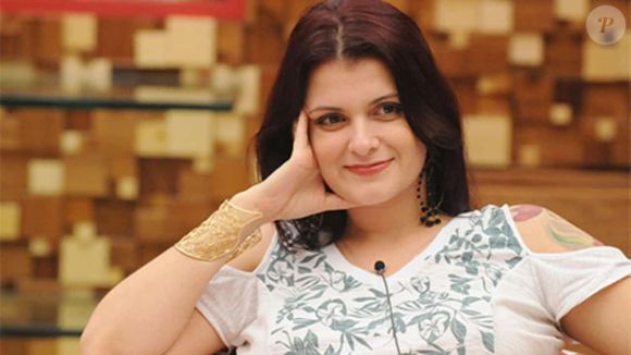 Elenita, do BBB 10, perdeu 20 kg, mudou o estilo de vida com musculação e corrida e vive nova fase 16 anos após uma passagem marcada por conflitos no reality