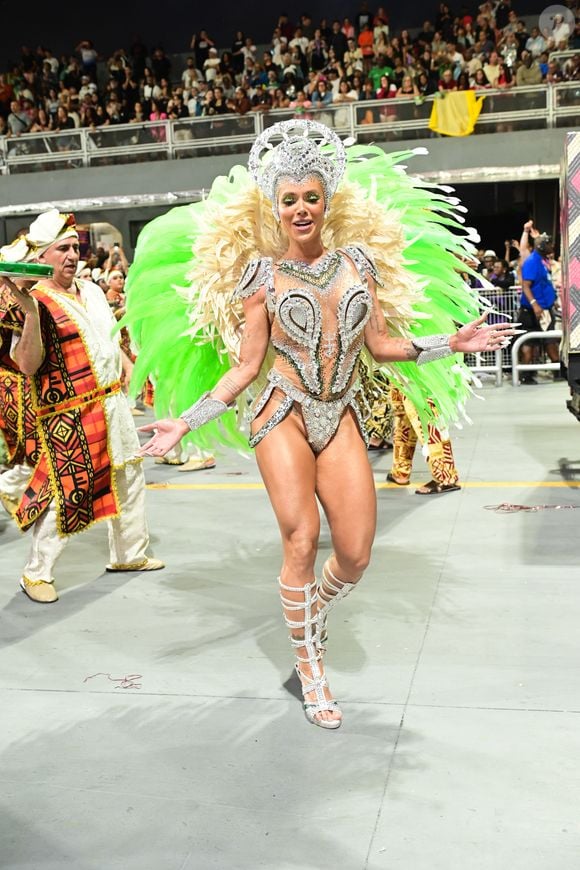 Thais Vasconcellos, mulher do cantor Ferrugem, desfilou pela Camisa Verde e Branco pela primeira vez, no Carnaval 2026 de SP