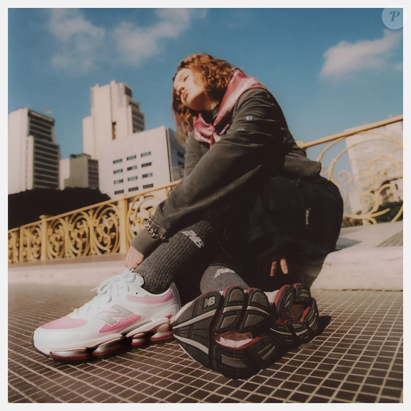 O ABZORB 2000 pega uma característica fundamental dos principais clássicos inspirados na corrida dos anos 2000 e a transforma no ponto central de um novo estilo