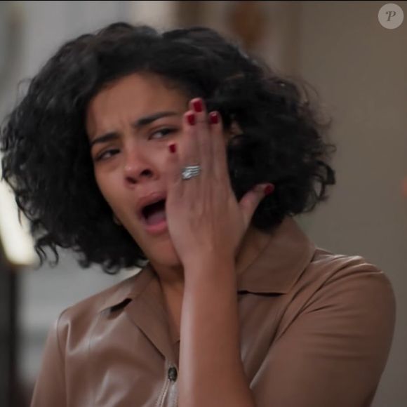 Maria de Fátima (Bella Campos) leva tapa na cara de Odete Roitman (Débora Bloch) em 'Vale Tudo'