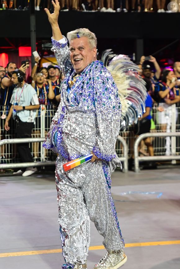 Milton Cunha estrelou campanha do governo Lula, onde são listadas ações como o programa 'Pé de Meia'