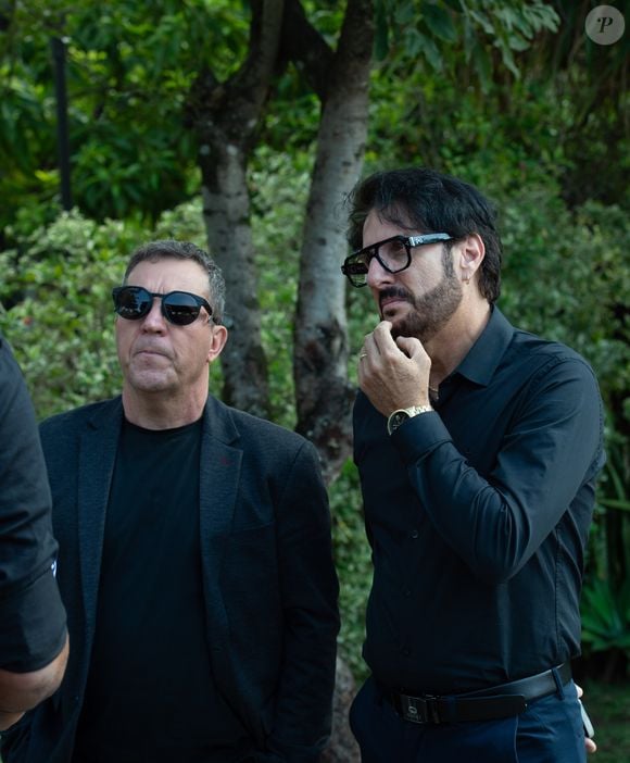 Corpo de Rick, dupla de Renner, foi velado por Rosa e Rosinha, nome artístico de José Renato Castro e Daniel Cardamone Sanchez