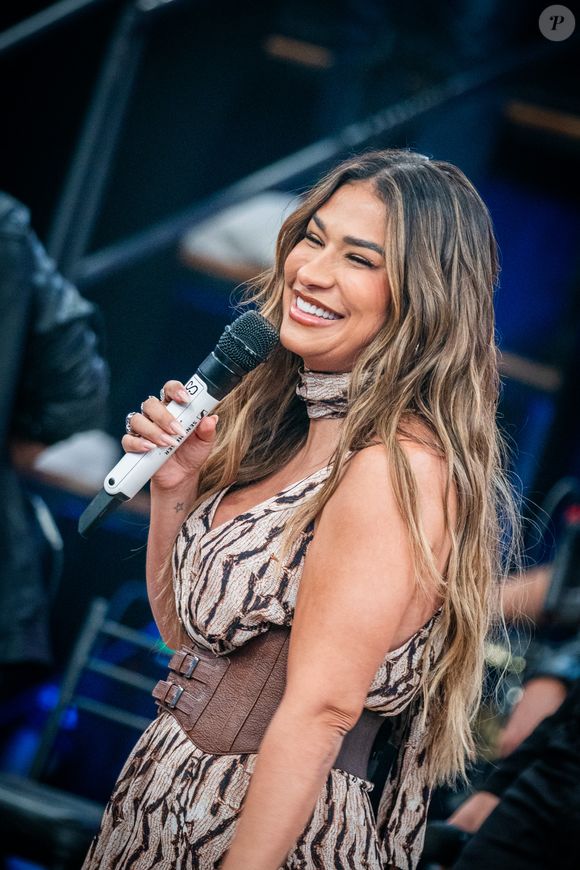 Simone Mendes foi defendida por ser evangélica e cantar música sobre traição: 'Quanta hipocrisia de vocês. O trabalho dela é esse'
