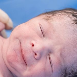 O nascimento de Levi transformou esta terça-feira (26) em uma data ainda mais marcante para a família de Lore Improta e Léo Santana. Além de dividir o dia 26 com a irmã, o bebê nasceu no aniversário de nascimento de Santa Dulce, chamada pela influenciadora de 'Anjo Bom da Bahia'
