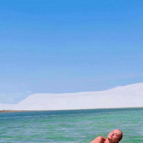 Angélica comemora 52 anos viajando com Luciano Huck