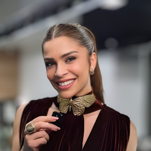 Inspirada na década de 1980, Arminda é descrita pelas figurinistas como 'teatral, autêntica e dona de si', e o público não para de comentar o figurino poderoso