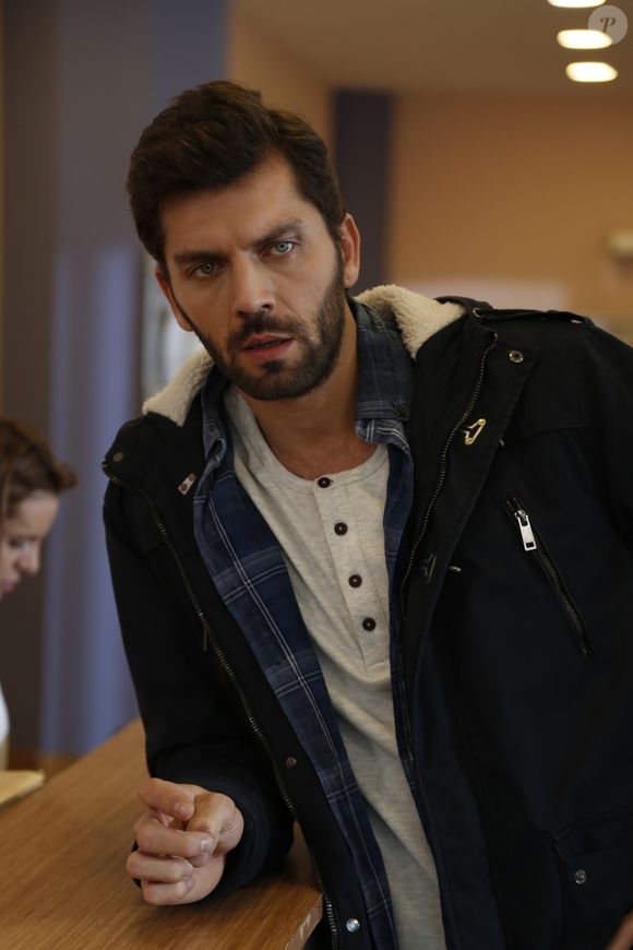 Ali tem uma discussão com Sinan na novela 'Mãe', capítulo de sexta-feira 6 de fevereiro de 2026