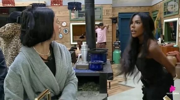 'A Fazenda 17': Rayane Figliuzzi, Fazendeira da semana, e Carol Lekker se provocaram: 'Marmitinha de todos!'
