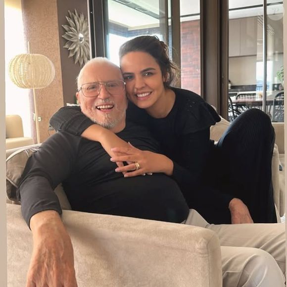 Carlos Alberto de Nóbrega e Renata de Nóbrega assumiram relação quatro meses depois da separação do humorista