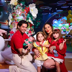 Virginia Fonseca e a família embarcaram no mundo da Turma da Mônica na festa de 2 anos de Maria Flor, filha do meio
