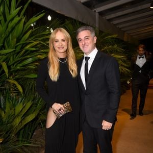 Angélica e Luciano Huck prestigiaram o casamento