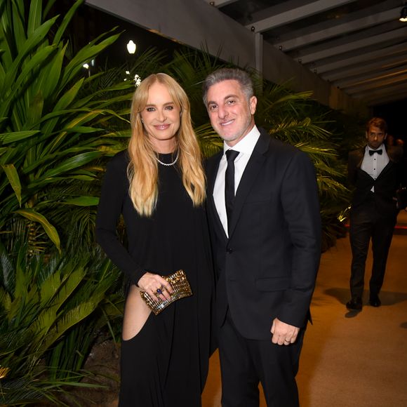 Angélica e Luciano Huck prestigiaram o casamento