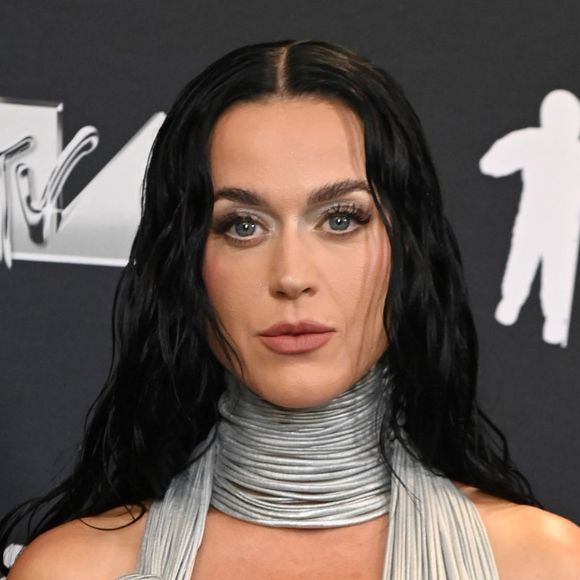 Antes de sua missão espacial, Katy Perry perdeu 9 kg de maneira saudável