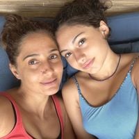 'É engraçado falar isso...': aos 18 anos hoje, linda filha de Camila Pitanga faz rara aparição na TV e conta hábito da atriz que transformou a relação