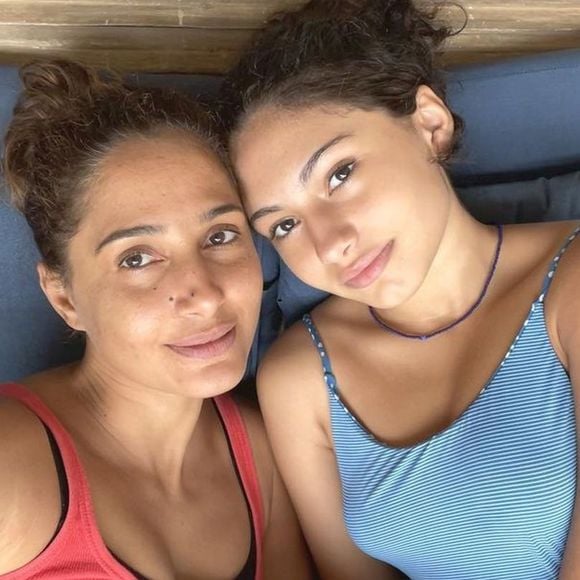 'É engraçado falar isso...': aos 18 anos hoje, linda filha de Camila Pitanga faz rara aparição na TV e conta hábito da atriz que transformou a relação