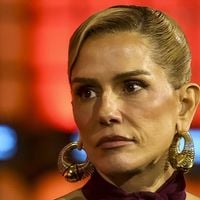 Deborah Secco na Justiça: vizinho de 96 anos cobra indenização de quase R$ 100 mil à atriz da Globo; ação envolve motivo inusitado