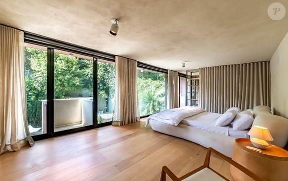 Outro quarto conta com uma vista belíssima para o quintal arborizado