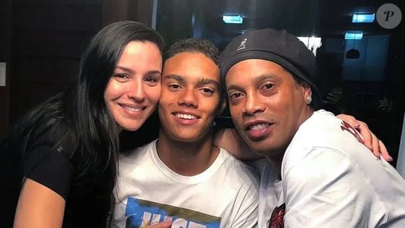 Ex-bailarina do Faustão é a mãe do único filho de Ronaldinho Gaúcho, João Mendes; saiba quem é Janaína Mendes