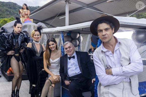 Rainer Cadete, Mariana Ximenes, Camila Queiroz, Walcyr Carrasco e Sergio Guizé: homenagem ao novelista