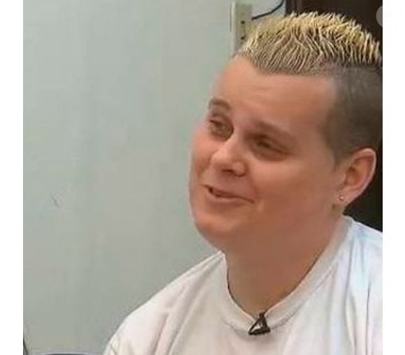 Sandrão alega que a série contou mentiras a seu respeito e sobre o crime que cometeu, e tem causado problemas para sua vida