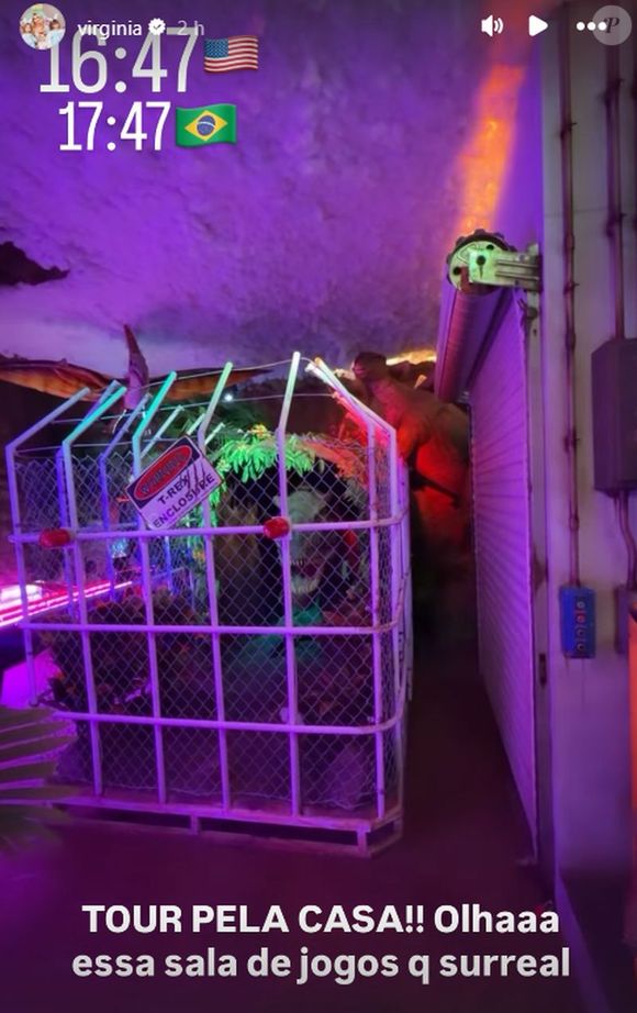 A sala de jogos da mansão tem como tema o filme 'Parque dos Dinossauros'