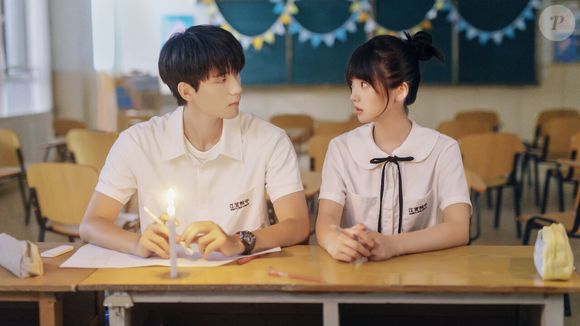 'Quando Voo em Sua Direção': uma estudante transferida de escola se apaixona à primeira vista por um rapaz bonito e distante