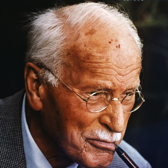 Autoconhecimento, inconsciente e transformação pessoal: a frase de Carl Jung convida à reflexão sobre a importância de reconhecer emoções, conflitos e aspectos ocultos da personalidade