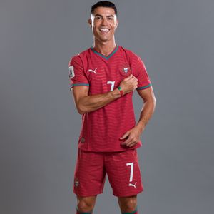 Um dos maiores fenômenos da história do futebol mundial, Cristiano Ronaldo está prestes a completar 1000 gols na carreira