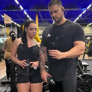 Rodrigo Godoy vive um relacionamento com Rhuana Rodrigues, assumido em agosto, um mês após a morte da ex-mulher