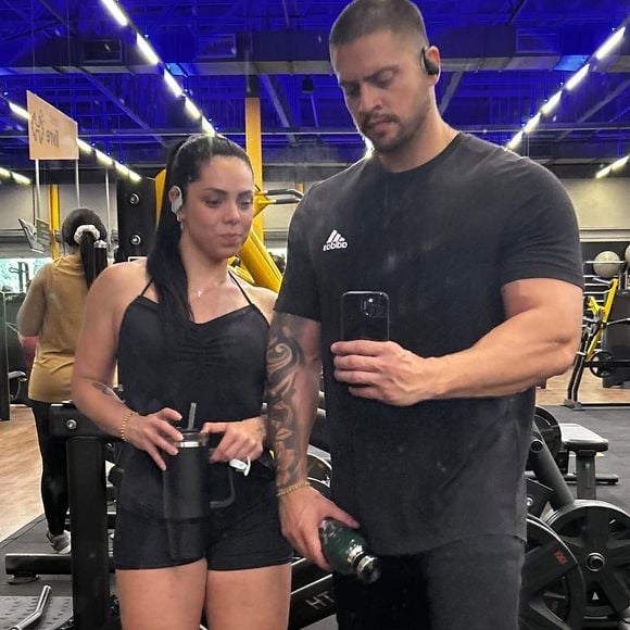 Rodrigo Godoy vive um relacionamento com Rhuana Rodrigues, assumido em agosto, um mês após a morte da ex-mulher